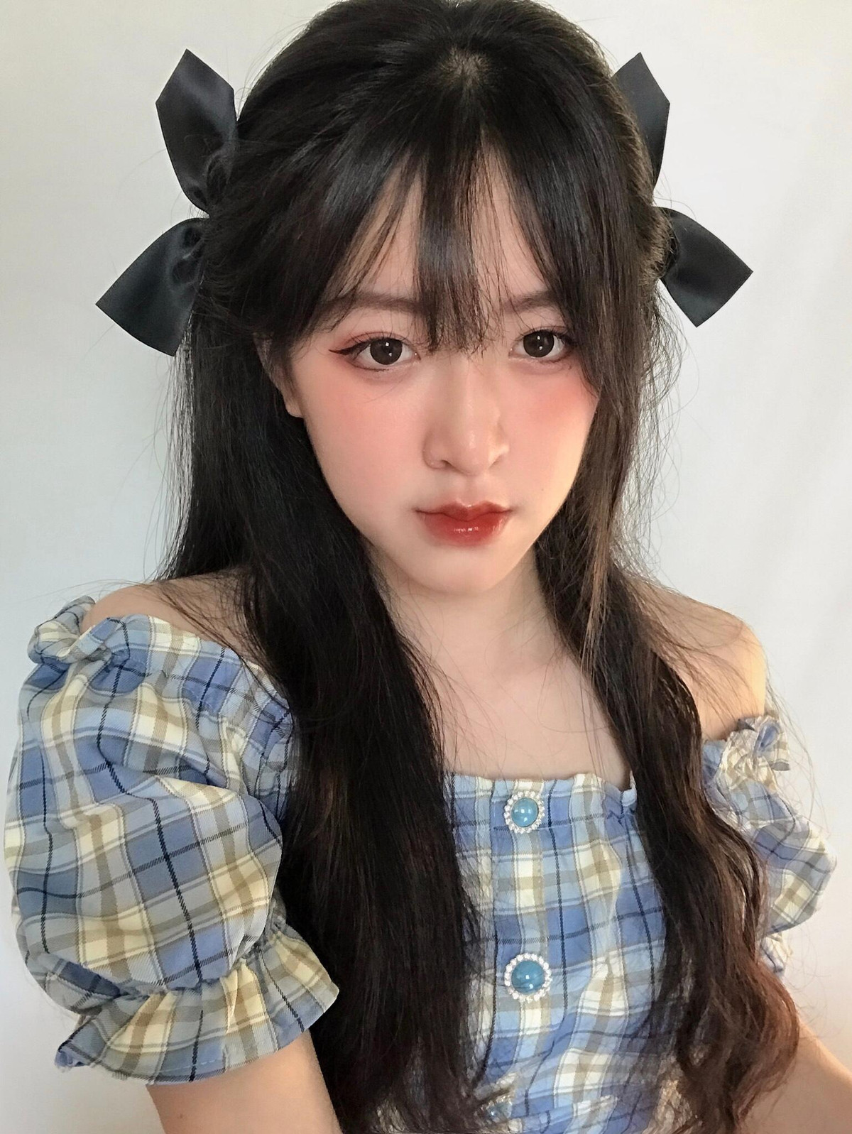 Không giống với những bức ảnh có phần lạnh lùng trên mạng xã hội, bình thường Thu Hương hòa đồng, thân thiện và luôn tạo cảm giác thoải mái cho mọi người xung quanh. Ảnh: FBNV