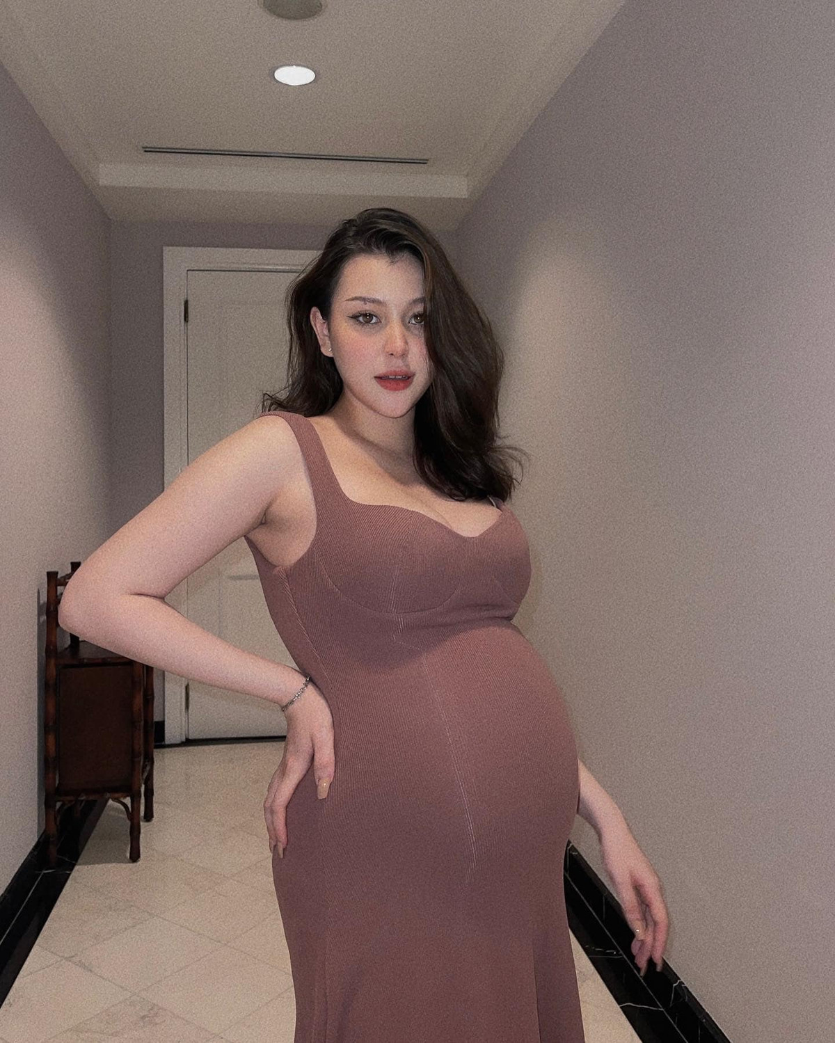 Trước khi làm mẹ, Sunna là một trong những hot girl nhận được nhiều sự quan tâm của cư dân mạng.