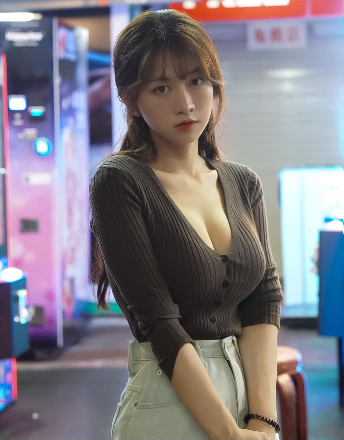 Liên tục bị dìm nhan sắc quay lén, Lê Bống lần đầu lên tiếng Lien tuc bi dim nhan sac quay len, Le Bong lan dau len tieng