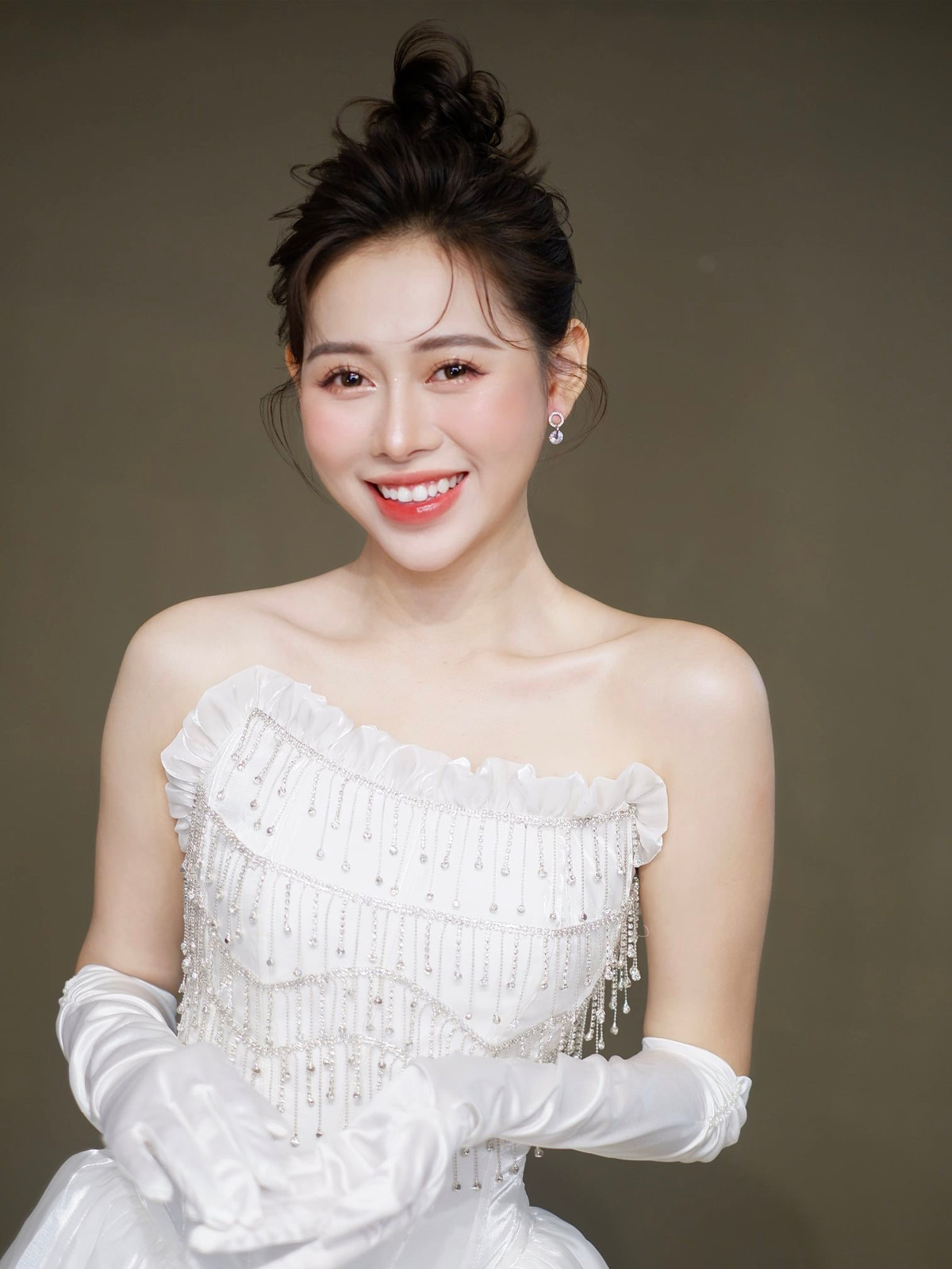 So với thời điểm 1 năm trước, Phương Thoa được nhận xét ngày càng thăng hạng đáng kể về khoản sắc vóc.