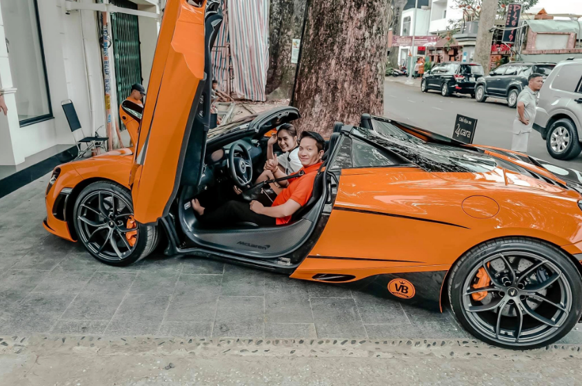 Không những thế, netizen còn rất ngưỡng mộ khi nhìn ra sự quan tâm, yêu chiều của doanh nhân Quốc Vũ dành cho Đoàn Di Băng qua những lời anh chia sẻ.