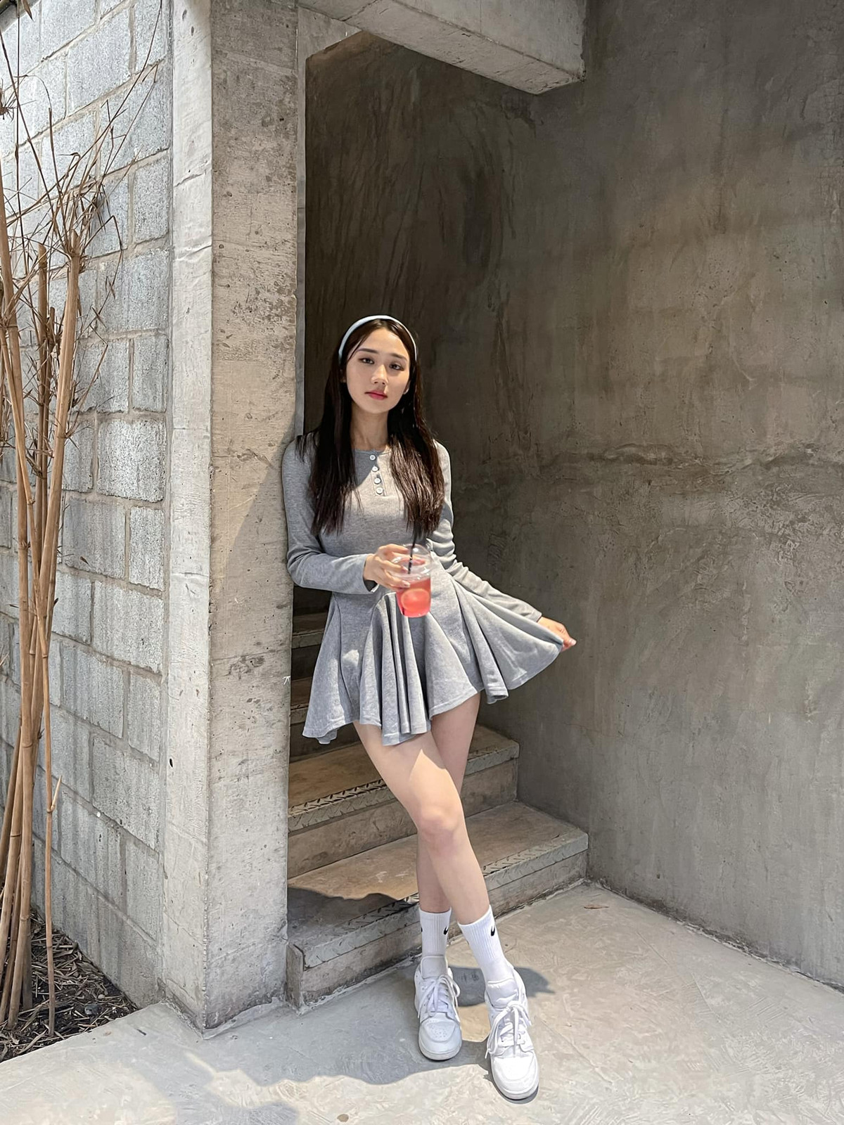 Không ít lần Mina Young thu hút sự chú ý của cộng đồng mạng khi diện trang phục quân nhân trong những dịp biểu diễn nghệ thuật cho trường. Ảnh: FBNV