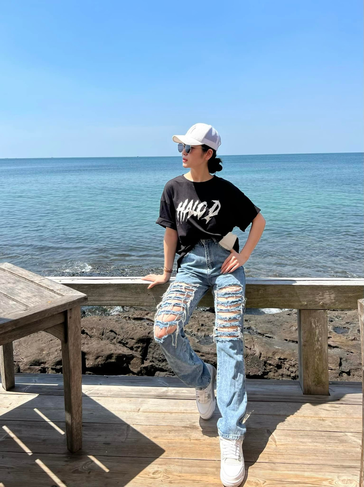 Cô nàng sở hữu gương mặt xinh như búp bê đúng như biệt danh "Huyền Baby" của mình.