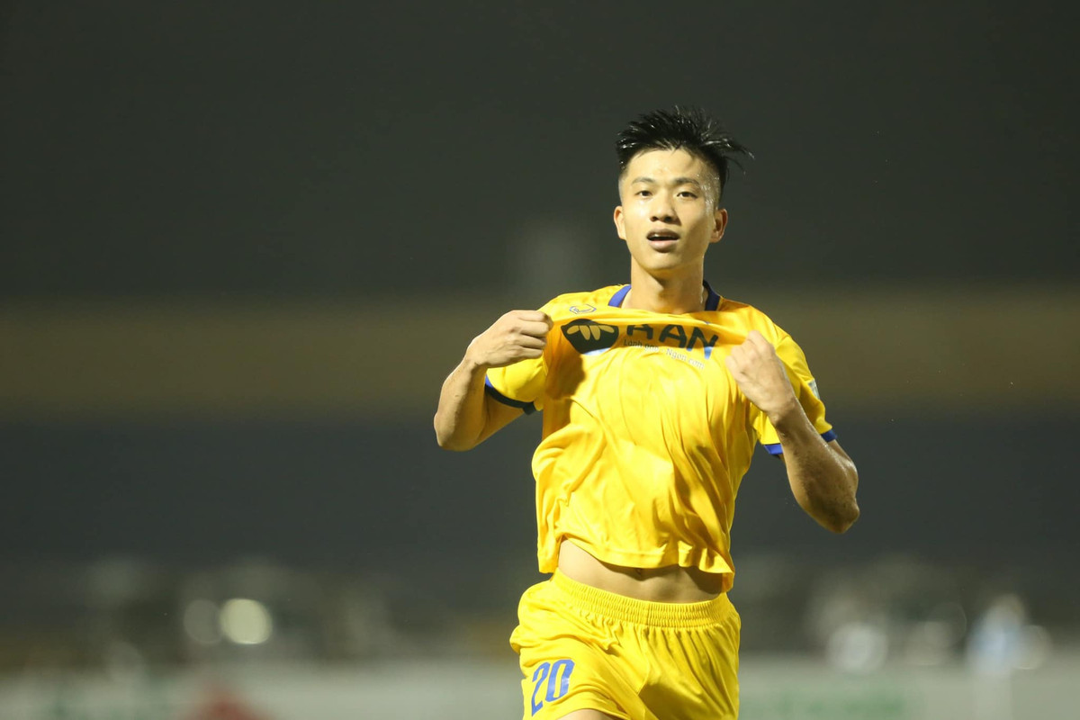 Những ngày qua Phan Văn Đức đang ở quê nhà Nghệ An trong thời gian không phải thi đấu.