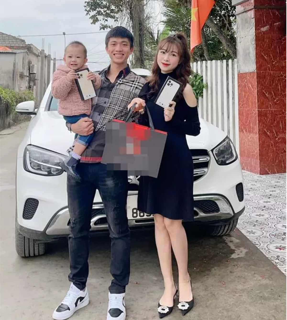 Những đồng đội thân thiết của Văn Đức cũng để lại nhiều bình luận bày tỏ sự hào hứng và mong muốn sẽ sớm có dịp đến thăm địa điểm này.