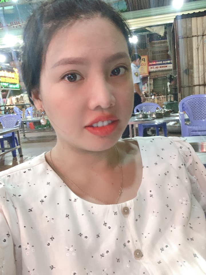 Đến tháng 12/2020, bà mẹ trẻ chính thức lên xe hoa lần 2. Nửa kia của cô đến từ miền Tây nên đám cưới của họ mang đặc trực vùng sông nước.