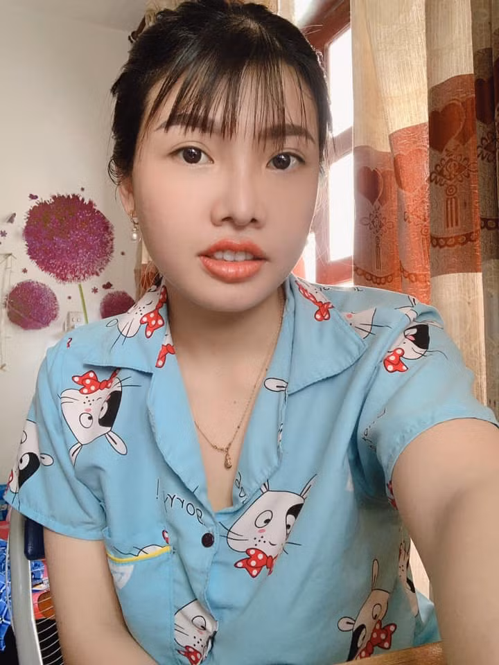 Là một người từng đi qua đổ vỡ và chịu nhiều cay đắng, có thể nói, kể từ khi được sống với dung nhan mới Quách Phượng như được sống một cuộc đời khác. Ảnh: FBNV