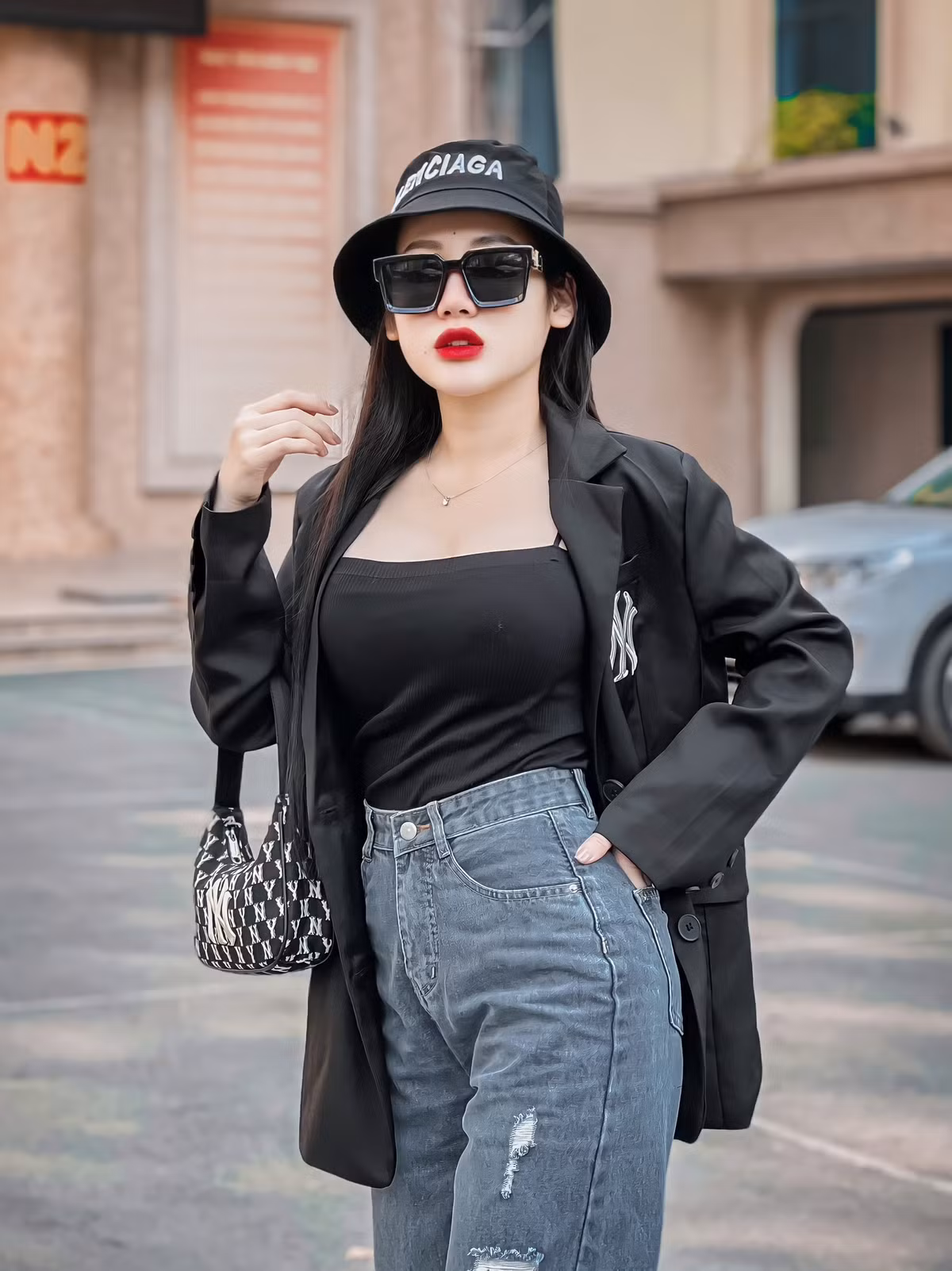 Trên trang cá nhân, hot girl Hà thành thường khoe hình ảnh để lộ vóc dáng đẹp.