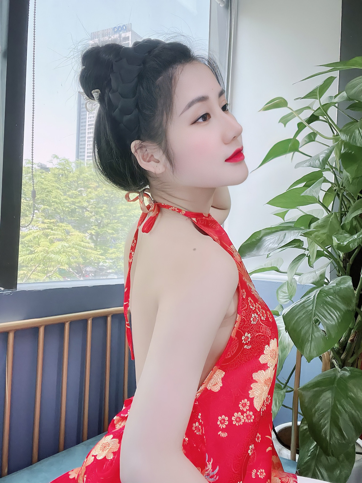 Sở hữu gương mặt xinh đẹp cùng hình thể lý tưởng, chắc chắn nhiều người sẽ nghĩ Anh Phương phải rất tập luyện hùng hục. Nhưng theo tiết lộ, cô may mắn có được tạng người và phom ổn định nên không quá vất vả để "rèn" dáng.