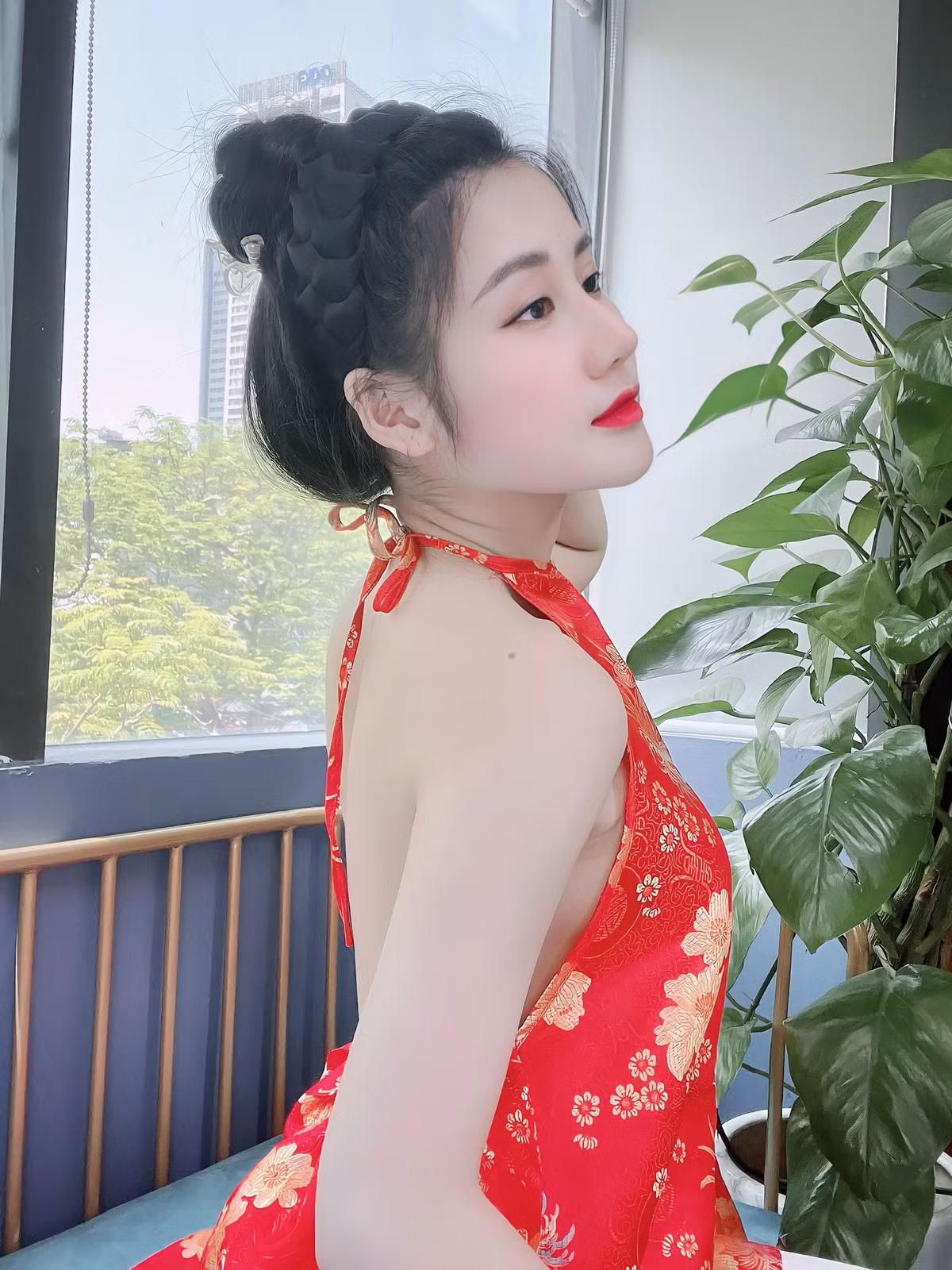 Sở hữu gương mặt xinh đẹp cùng hình thể lý tưởng, chắc chắn nhiều người sẽ nghĩ Anh Phương phải rất tập luyện hùng hục. Nhưng theo tiết lộ, cô may mắn có được tạng người và phom ổn định nên không quá vất vả để "rèn" dáng.