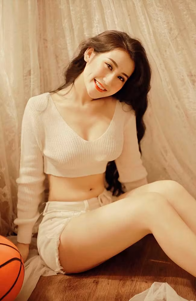 Sở hữu hình thể đẹp, chuẩn mẫu nên Anh Phương tự tin theo đuổi các style thời trang khác nhau.