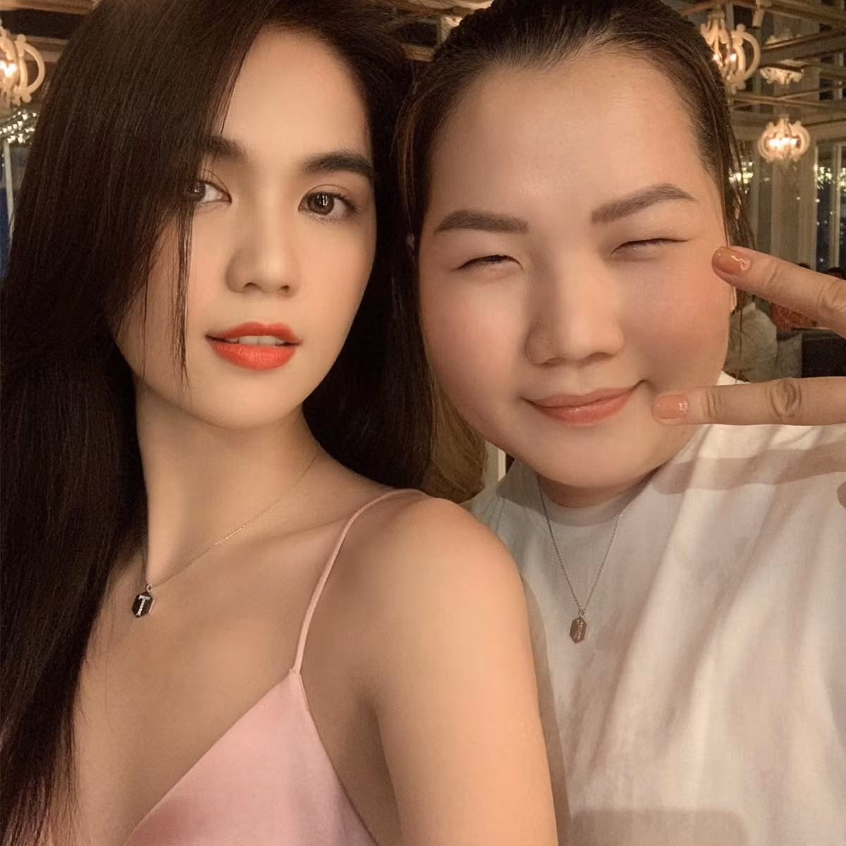 Là người luôn "nâng khăn sửa túi" cho Ngọc Trinh, Thúy Kiều không chỉ là trợ lý kiêm quản gia mà còn là người thân thiết nhất của người đẹp gốc Trà Vinh.