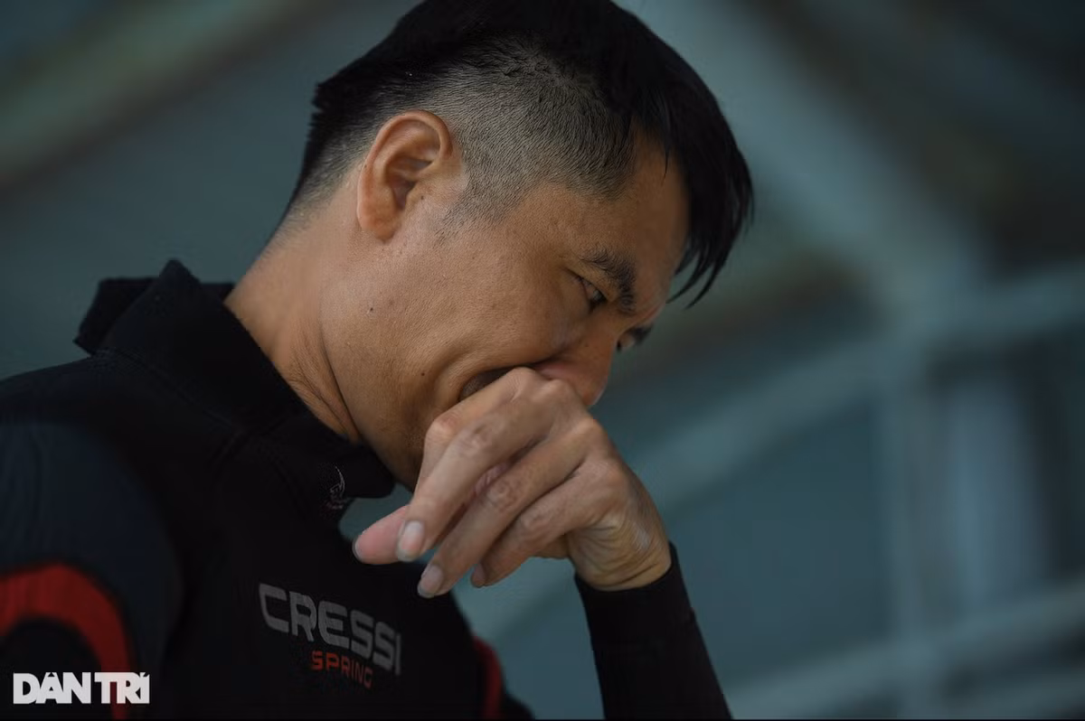 Ngồi trầm ngâm trong giây lát, anh Hiếu xúc động. Anh nói mình không có thông tin đầy đủ số lượng nhóm bạn trẻ nên đã không ý thức việc cần chủ động lặn tìm để cứu vớt được một trường hợp tử vong được phát hiện sau đó. Đó thật sự là một nốt trầm đánh mạnh vào lòng trắc ẩn của Đại úy Hiếu. Trong nhóm bạn 10 người bị đuối nước hôm đó, 9 người được cứu và an toàn tính mạng, trong số đó anh Hiếu trực tiếp cứu vớt được 4 người, những người đang ở thời khắc nguy hiểm nhất.