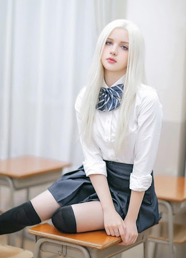 Icy Tenshi là hot girl lai 2 dòng máu Nga - Ý. Cô sinh năm 1998, theo học ngành Lịch sử nghệ thuật và Tâm lý học.