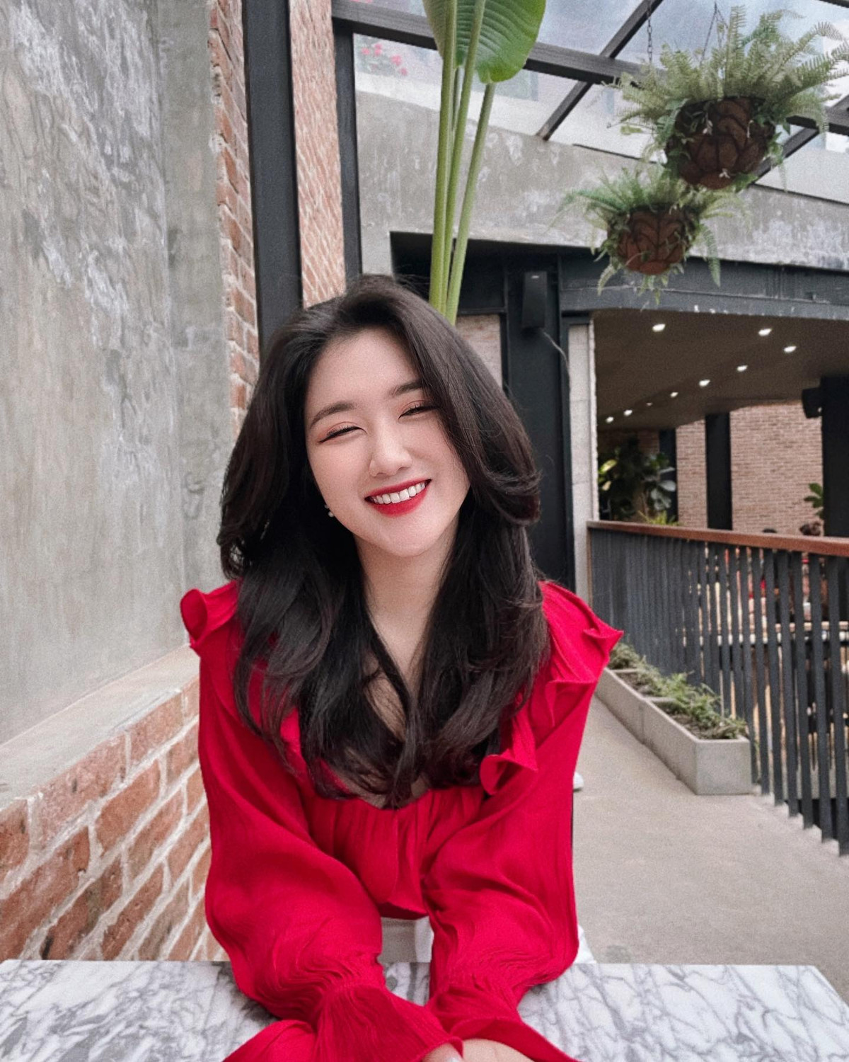 Nữ MC xinh đẹp 21 tuổi sở hữu vẻ ngoài xinh xắn, nụ cười trong trẻo.