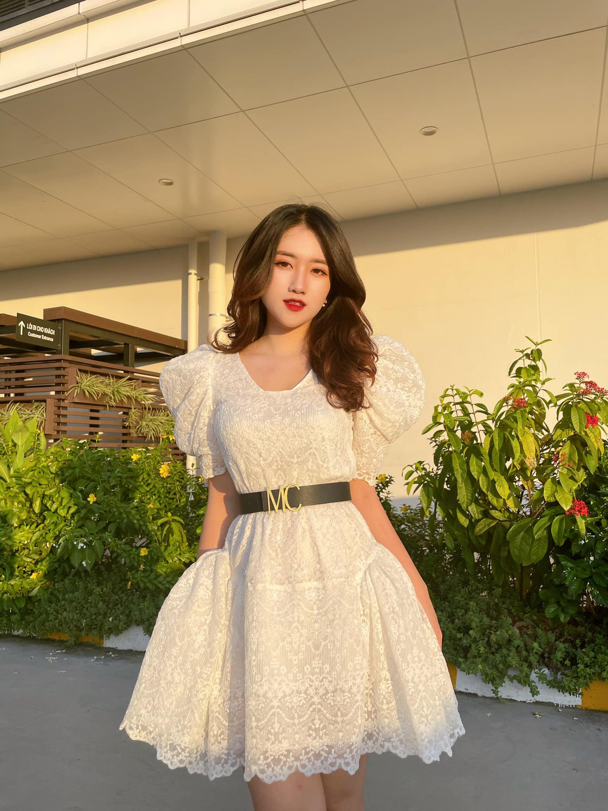 Linh Nắng “hút hồn” các game thủ bởi ngoại hình xinh đẹp, lối dẫn duyên dáng cùng nụ cười “đầy nắng”. Ảnh: FBNV