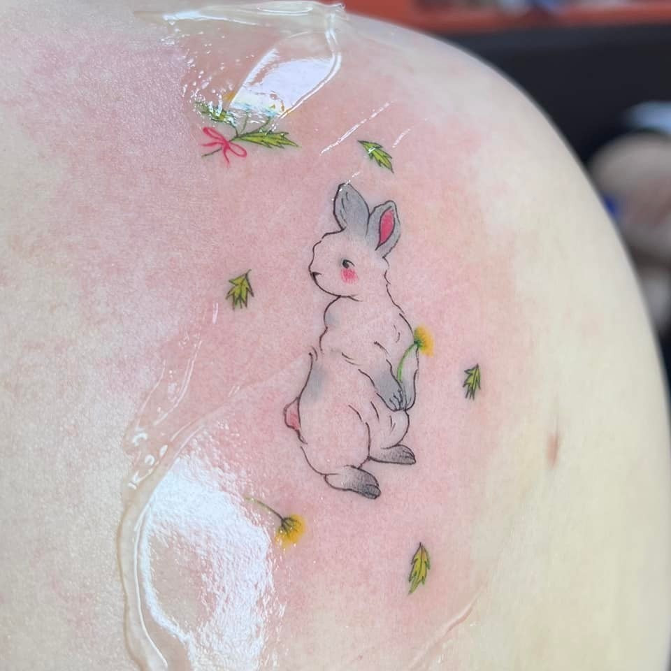 Đến tận hôm nay cô nàng mới thực sự mạnh dạn làm điều đó, không phải một mà những 3 hình xăm cùng lúc.