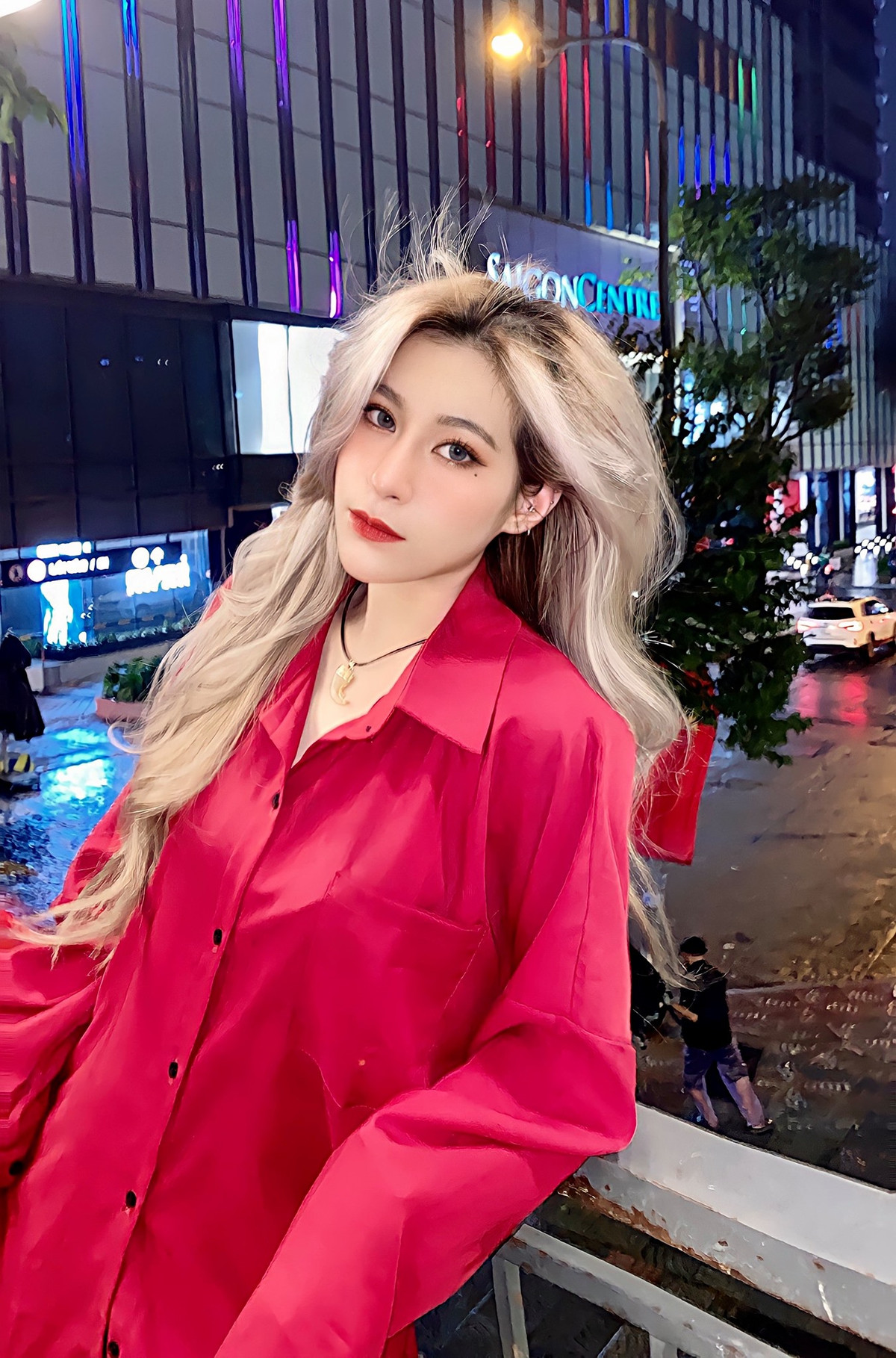 Bảo Trân luôn muốn “thoát xác” khỏi những điều gò bó, khuôn khổ. Bởi thế, cô luôn làm mới bản thân và đặc biệt rất thích thay đổi màu tóc thường xuyên.