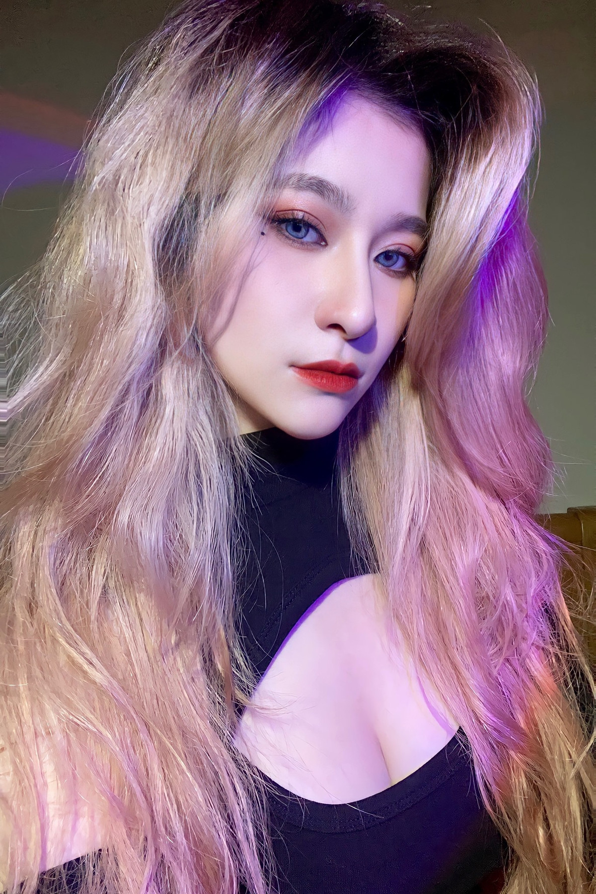 Ngay từ nhỏ, Bảo Trân và gia đình đã sinh sống và học tập tại Việt Nam. Đáng chú ý, cô bạn có thể giao tiếp thành thạo bằng 2 ngôn ngữ là tiếng Trung và tiếng Việt.