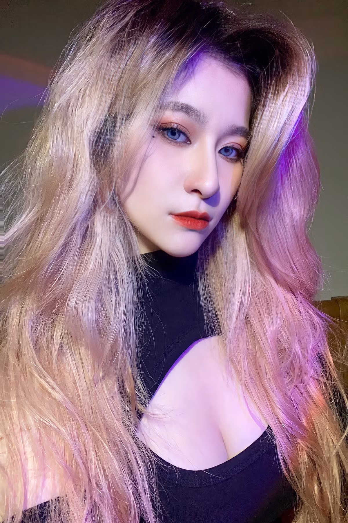 Ngay từ nhỏ, Bảo Trân và gia đình đã sinh sống và học tập tại Việt Nam. Đáng chú ý, cô bạn có thể giao tiếp thành thạo bằng 2 ngôn ngữ là tiếng Trung và tiếng Việt.