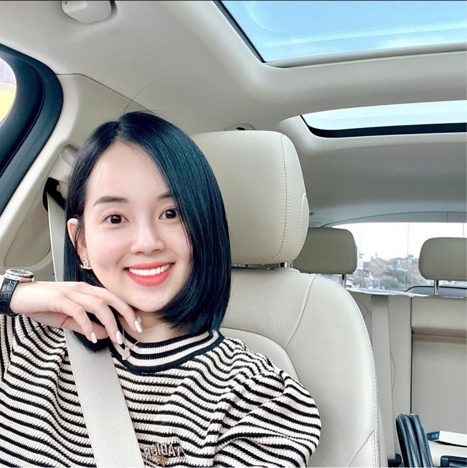 Chiêm ngưỡng những hình ảnh mà Ly Kute đăng tải lên trang cá nhân, ai cũng trầm trồ trước nụ cười rạng rỡ, làn da căng bóng mịn màng của bà mẹ đơn thân.