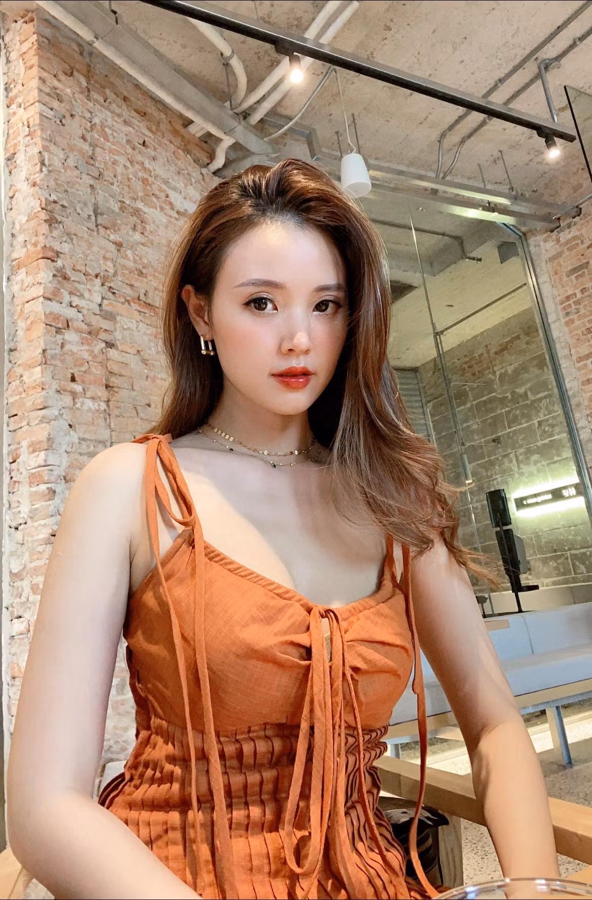 Midu được biết đến là một trong những hot girl đời đầu nhưng lại bứt phá thành công trên nhiều lĩnh vực khác nhau.