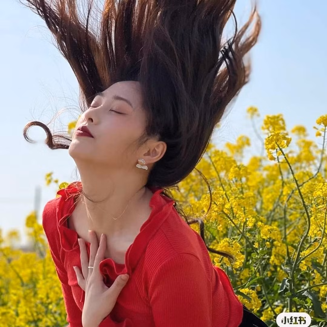 Mới đây một cô gái chia sẻ một vài khoảnh khắc khi nhờ bạn thân chụp ảnh khiến cư dân mạng cười ra nước mắt. Ảnh: Halo Hà Nội