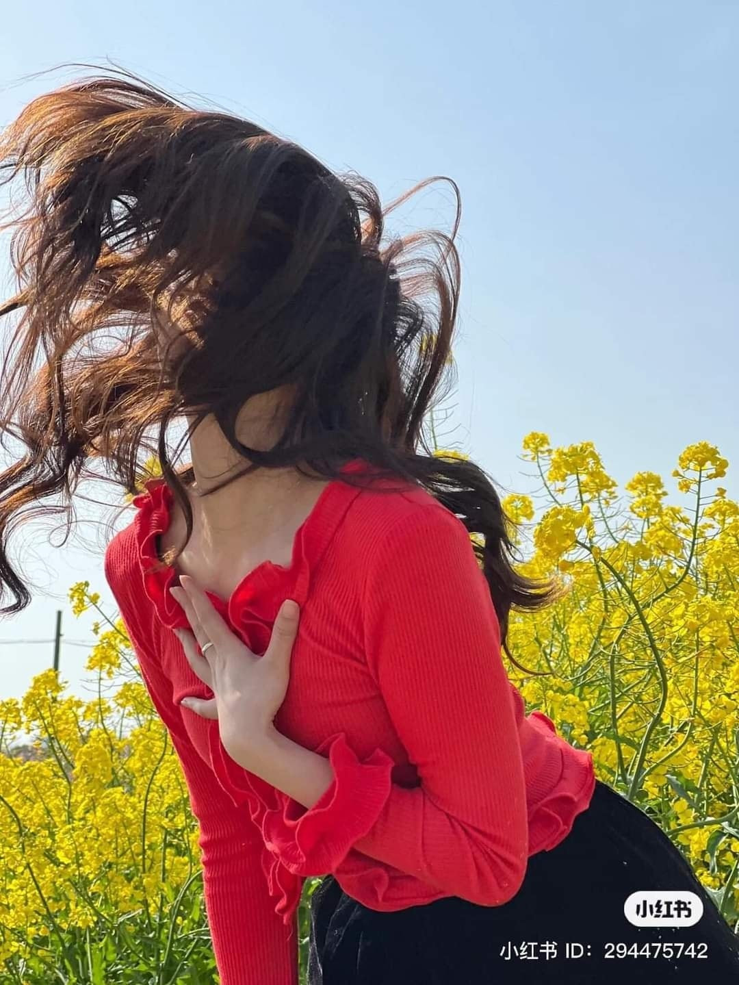 Tuy nhiên sau khi bạn thân chụp ảnh cho cô thì lại tạo ra sản phẩm nhìn vào chỉ biết "dở khóc dở cười". Ảnh: Halo Hà Nội