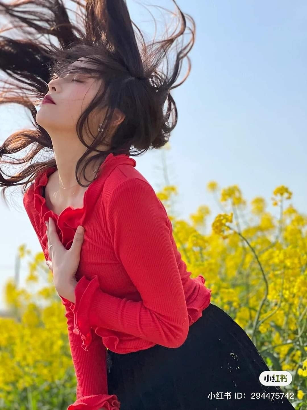 Màn chụp ảnh thảm họa này đã làm cư dân mạng cười lăn cười bò, bởi lẽ không có hình ảnh nào nhân vật chính được đẹp một cách hoàn hảo. Ảnh: Halo Hà Nội