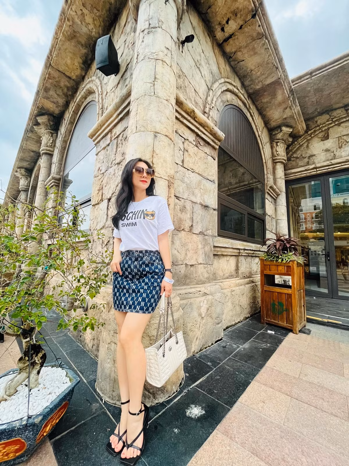 Cách đây hơn 1 năm, Yến Xôi công khai đăng tải lên Facebook cá nhân những hình ảnh giới thiệu khu nghỉ dưỡng sinh thái của gia đình ở ngoại thành Hà Nội.