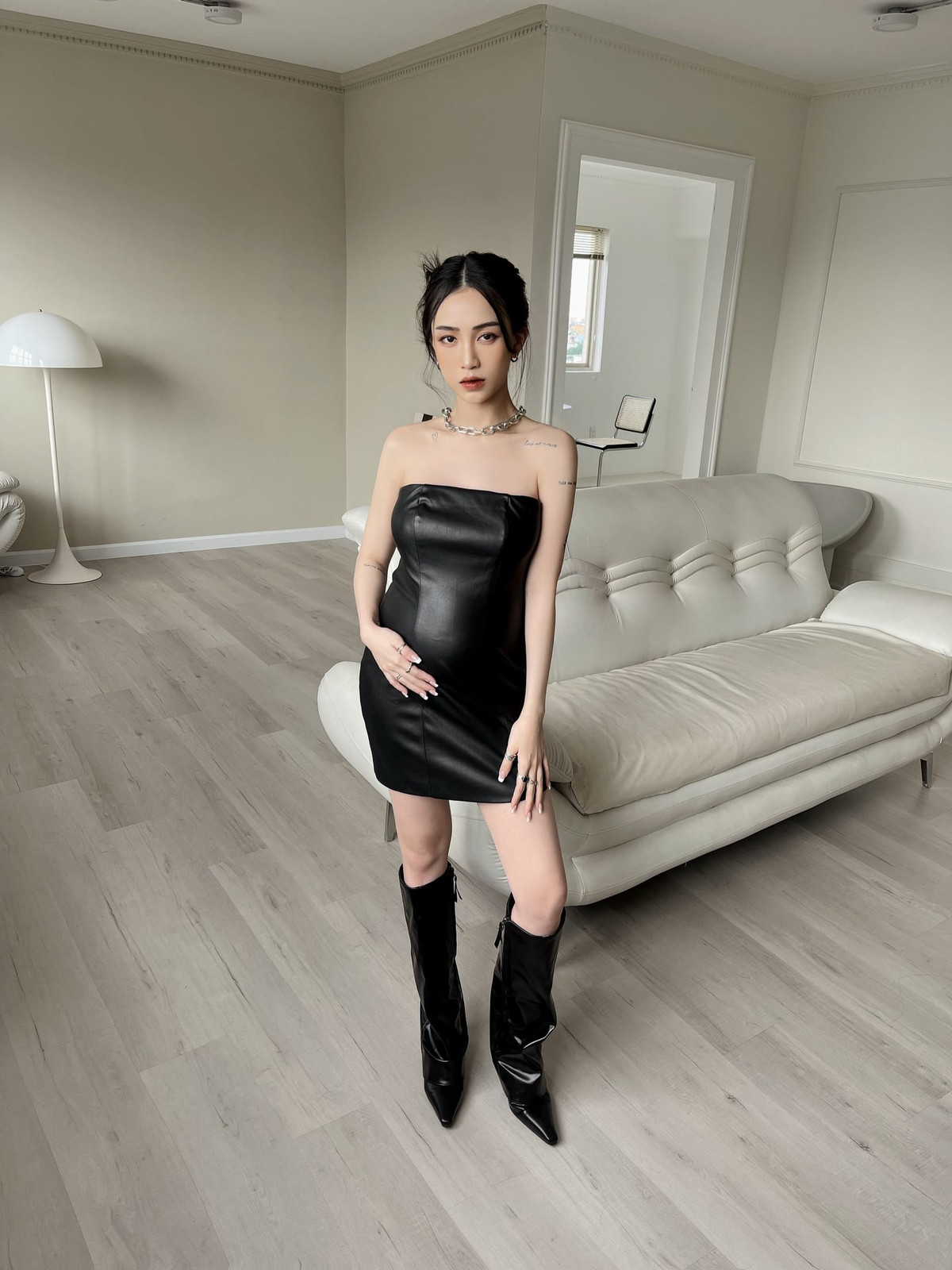 Bận rộn chăm sóc con nhỏ nhưng Joyce Phạm vẫn thường xuyên cập nhật hình ảnh về bản thân. Ảnh: Tổng hợp