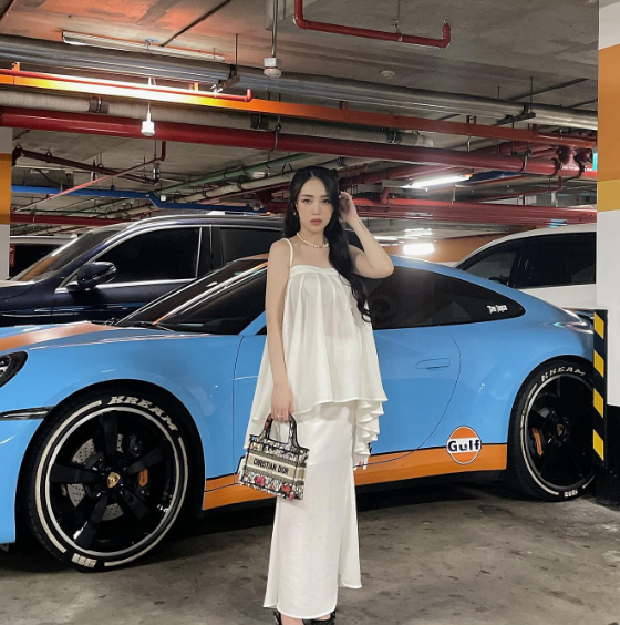 Sự tự tin, gợi cảm của rich kid này truyền cảm hứng cho nhiều mẹ bầu.