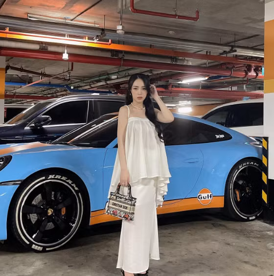 Sự tự tin, gợi cảm của rich kid này truyền cảm hứng cho nhiều mẹ bầu.