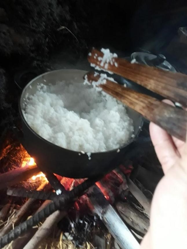 Với thế hệ đi trước, món ăn tuổi thơ này lại là một phần ký ức gắn liền suốt cuộc đời.