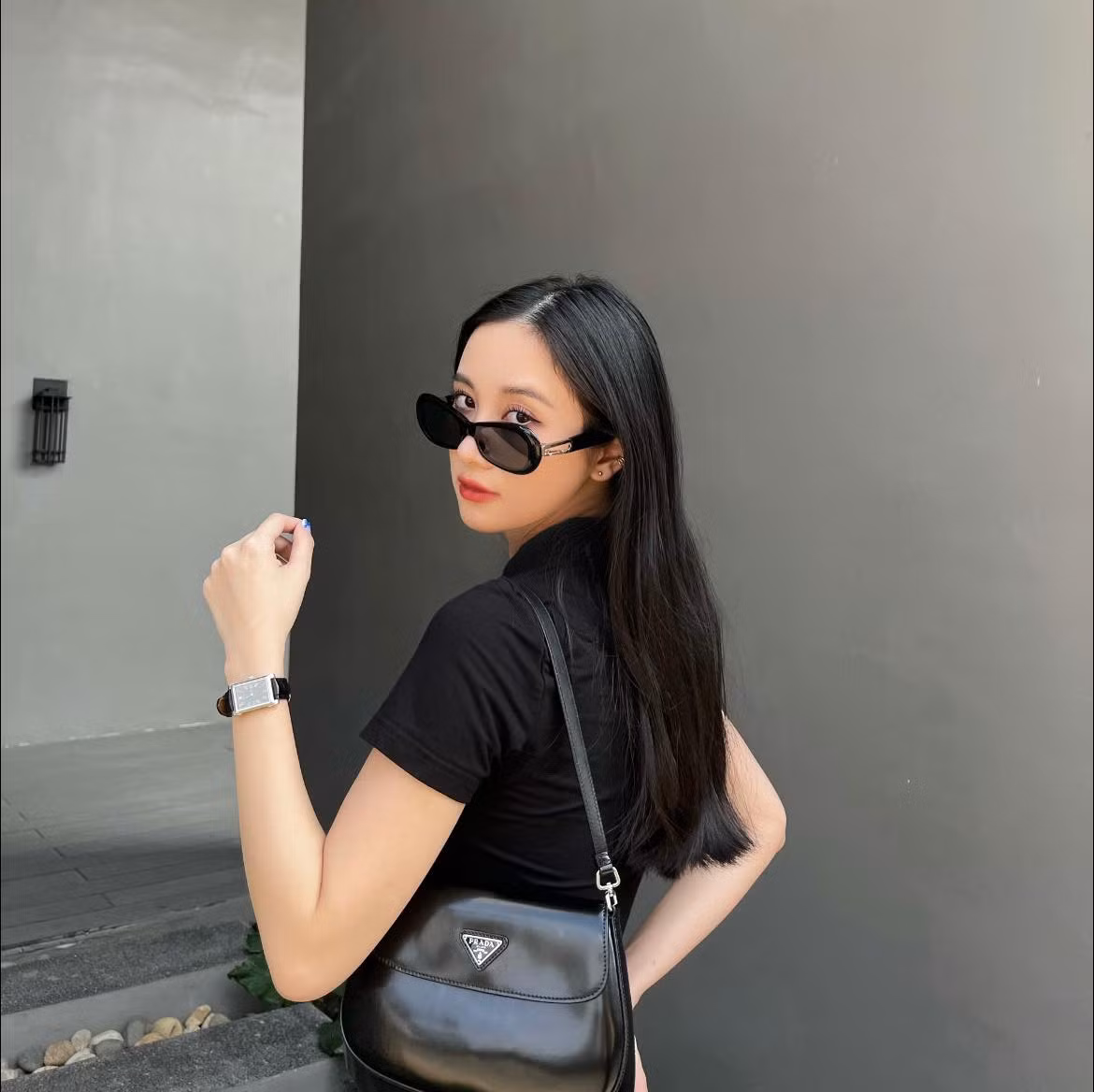 Jun Vũ thay đổi ngoạn mục về phong cách ăn mặc, xuất hiện trên mạng xã hội với hình ảnh bất ngờ. Cô nàng quyến rũ, sắc sảo và táo bạo hơn hẳn.