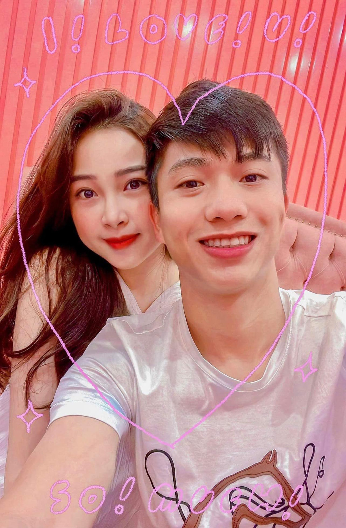 Phan Văn Đức và Nhật Linh đã công khai hẹn hò vào tháng 8/2019. Chỉ 5 tháng sau, Văn Đức - Nhật Linh chính thức trở thành vợ chồng.