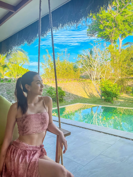 Mai Ngọc cũng tiết lộ mối quan hệ tốt đẹp của cô và mẹ chồng. MC xinh đẹp chia sẻ, mẹ chồng vừa là mẹ, vừa là chị gái và cũng là một người bạn của cô.