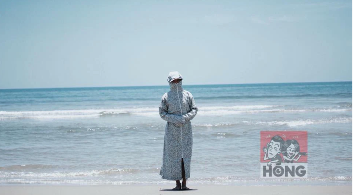 Khi ra biển thì phải tạo một dáng khác mát mẻ hơn, tạo cảm giác hoà mình vào thiên nhiên dù chẳng thấy mặt mũi đâu. Ảnh: Tổng hợp