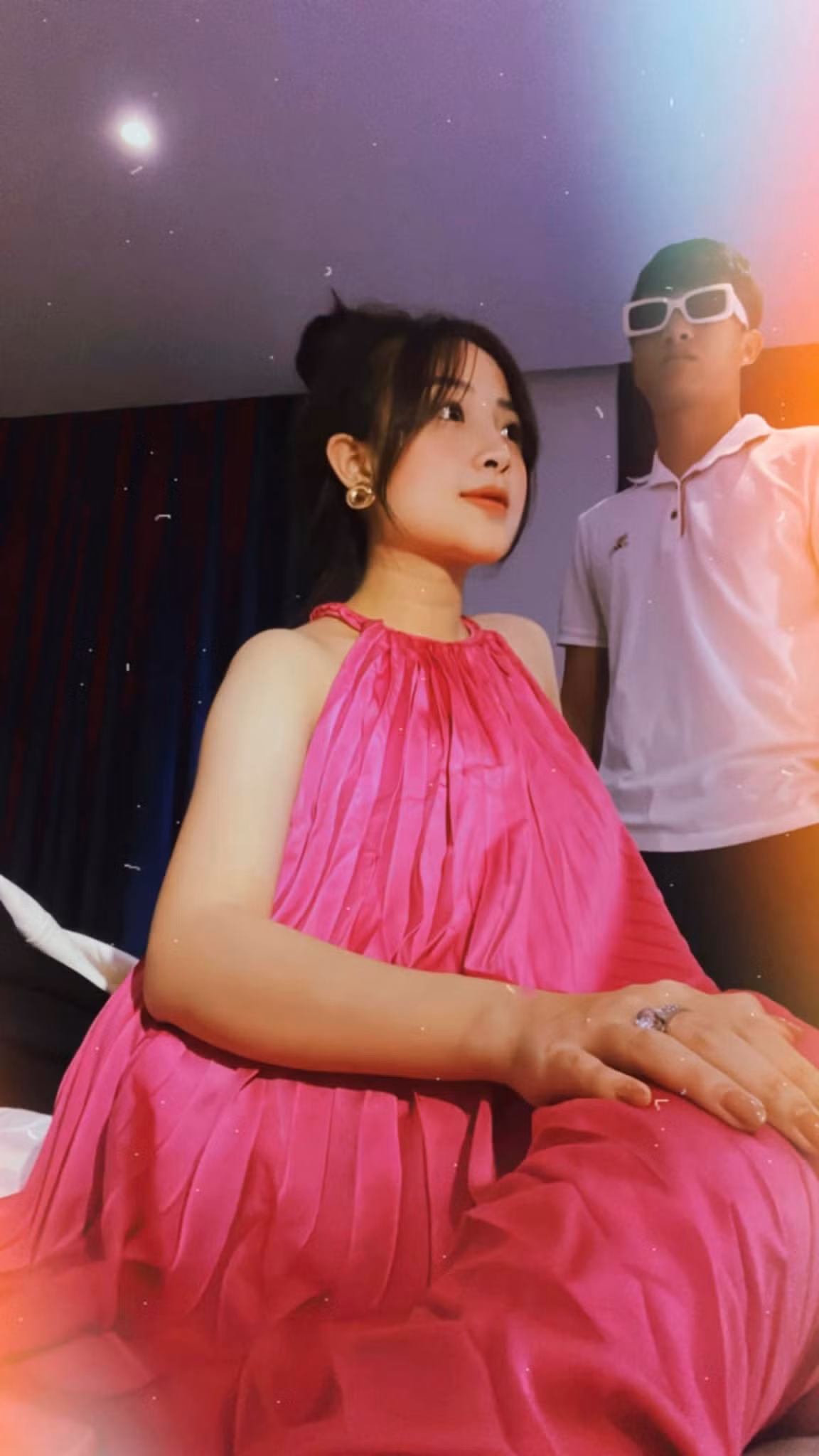 Mặc dù gương mặt có chút tròn trịa hơn trước nhưng nhìn tổng thể, vợ cầu thủ Văn Đức không bị tăng cân hoặc phá nét quá nhiều.