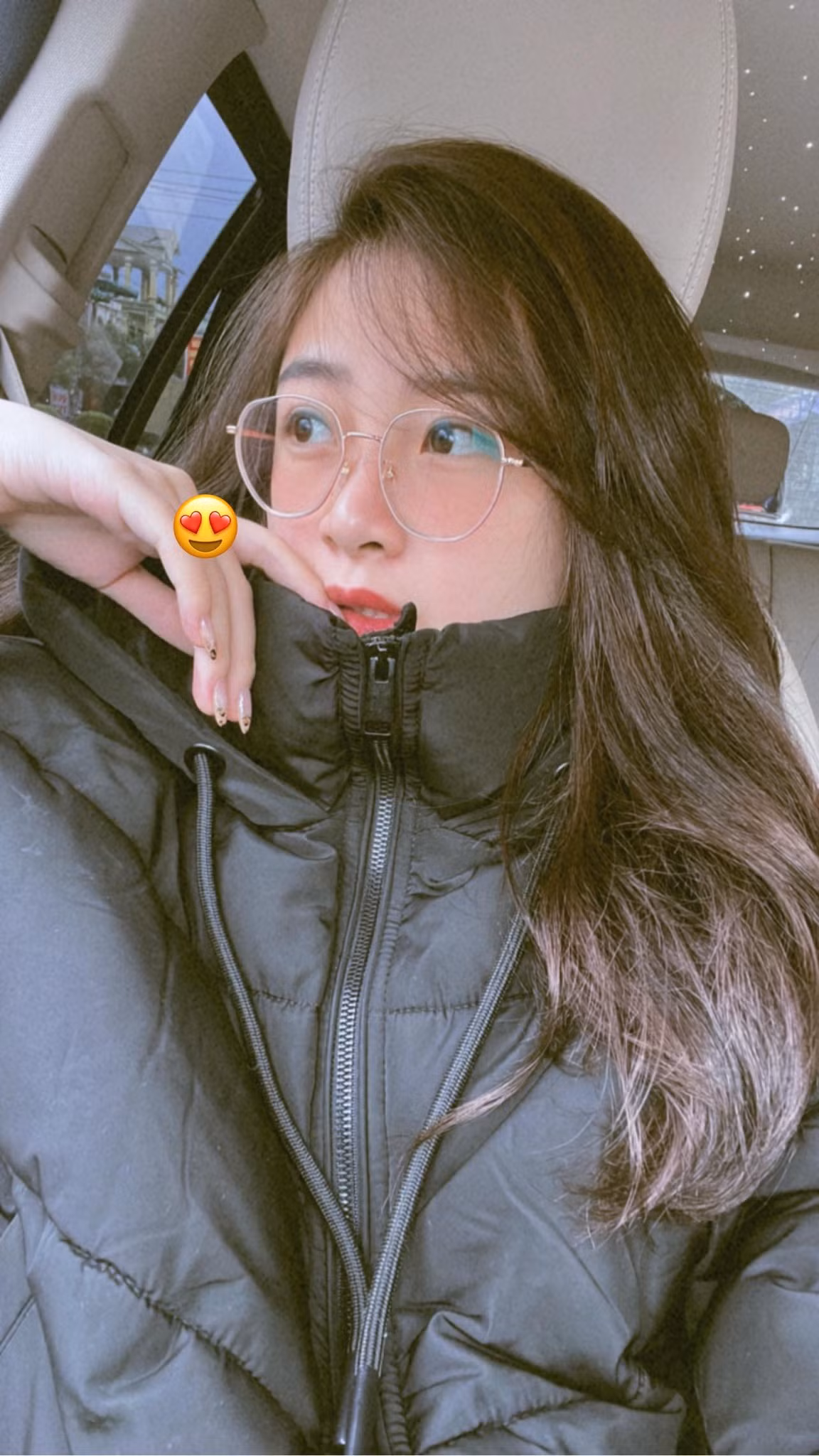 Nhìn hình ảnh xinh đẹp của Nhật Linh, không ít chị em bày tỏ sự ghen tị. Thậm chí nhiều người còn bình luận, “xin vía” để mong có được nhan sắc đỉnh cao như người đẹp Nghệ An.