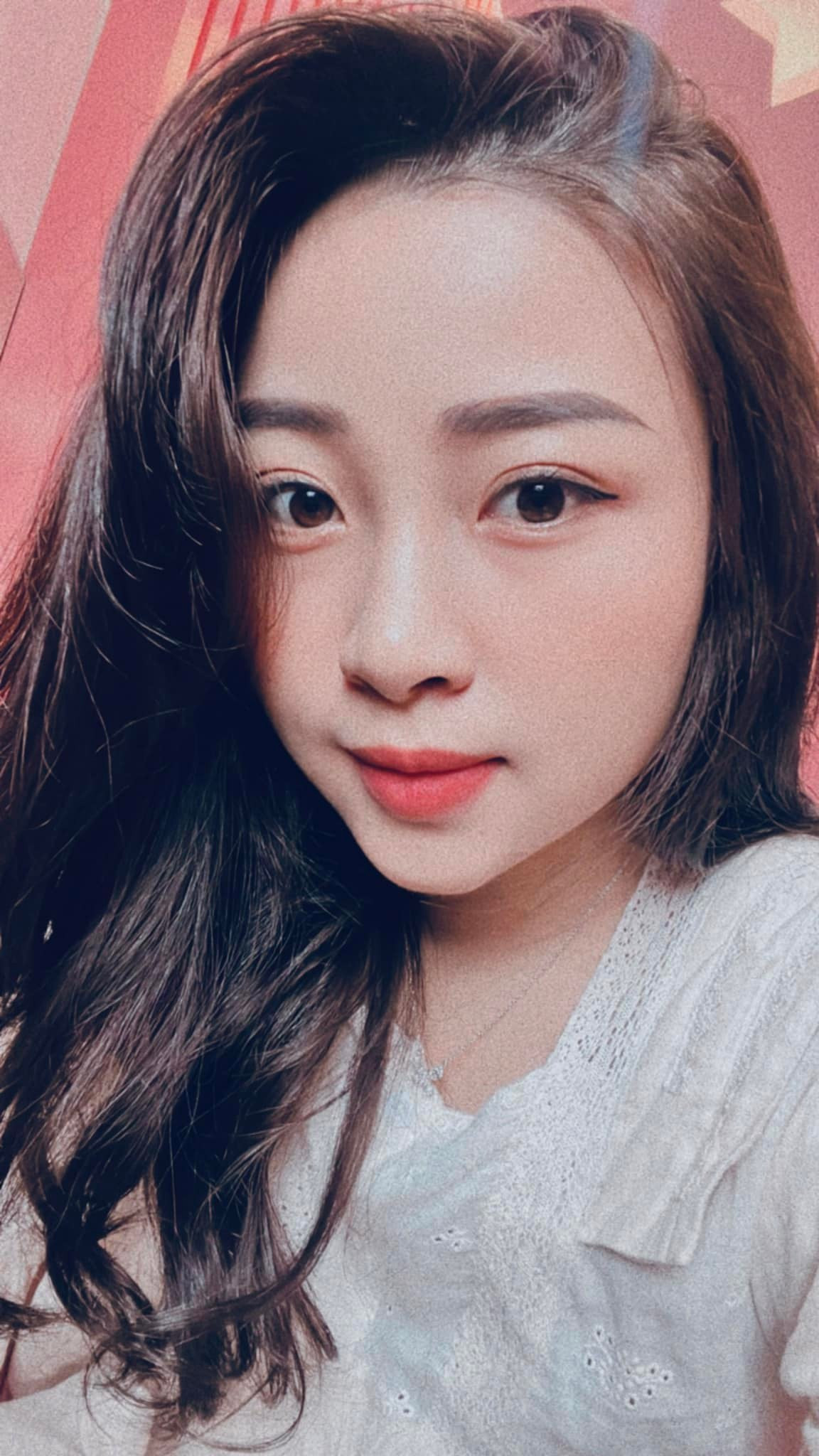 Sau khi kết hôn, Nhật Linh thường xuyên đăng ảnh gia đình đi chơi hay sinh hoạt đời thường lên trang cá nhân.