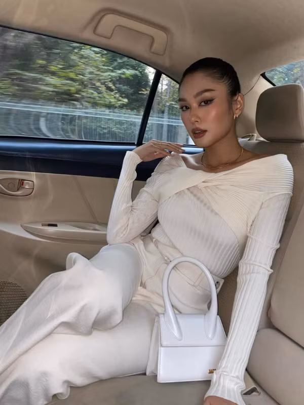 Được biết, Thảo Nhi Lê là con thứ 2 trong một gia đình khá giả với bố mẹ đều là người gốc Việt.