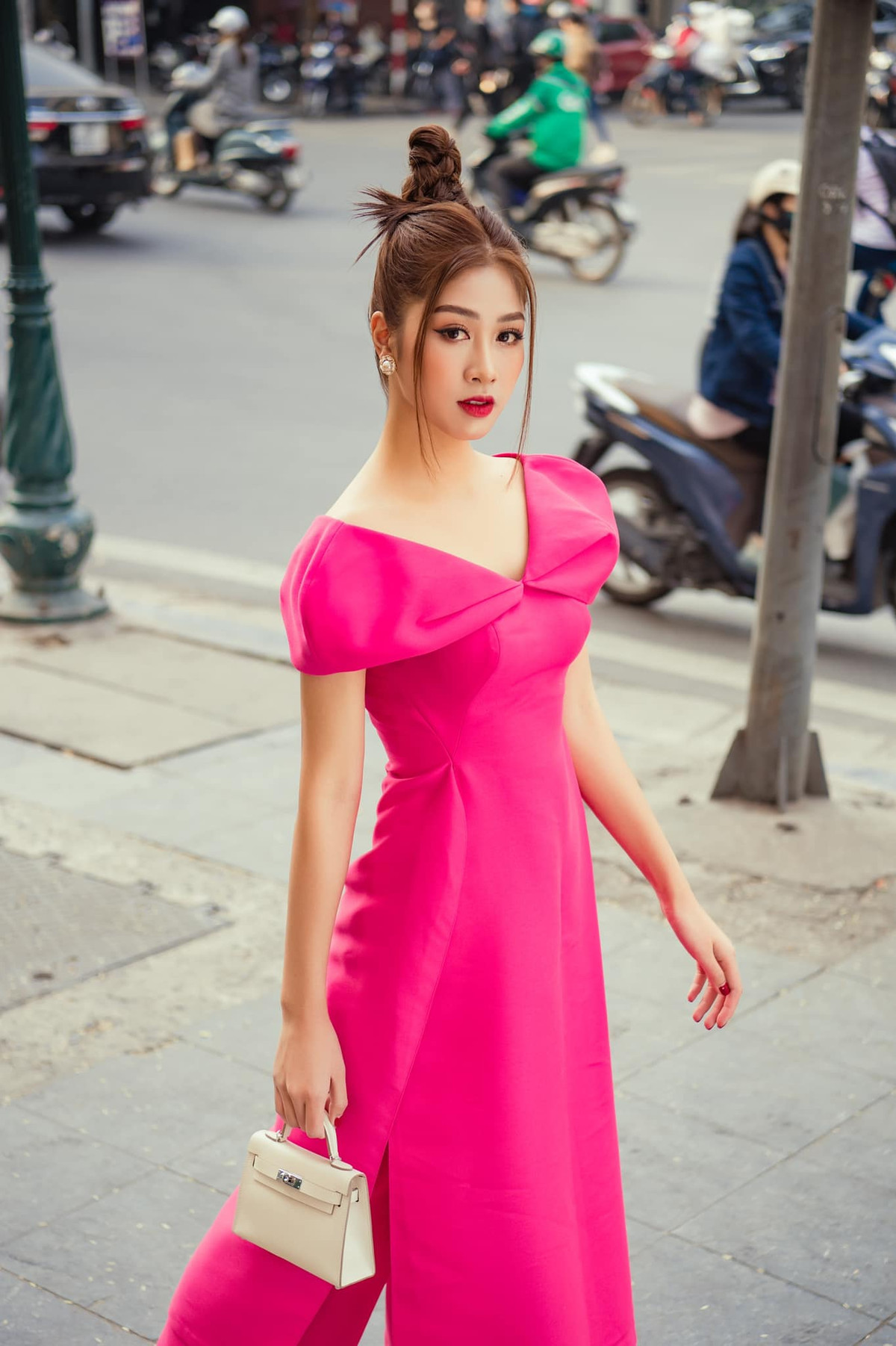 Sau cuộc thi Hoa hậu Việt Nam, với kết quả lọt Top 10, người đẹp cho biết cô có thêm nhiều cơ hội việc làm mới.