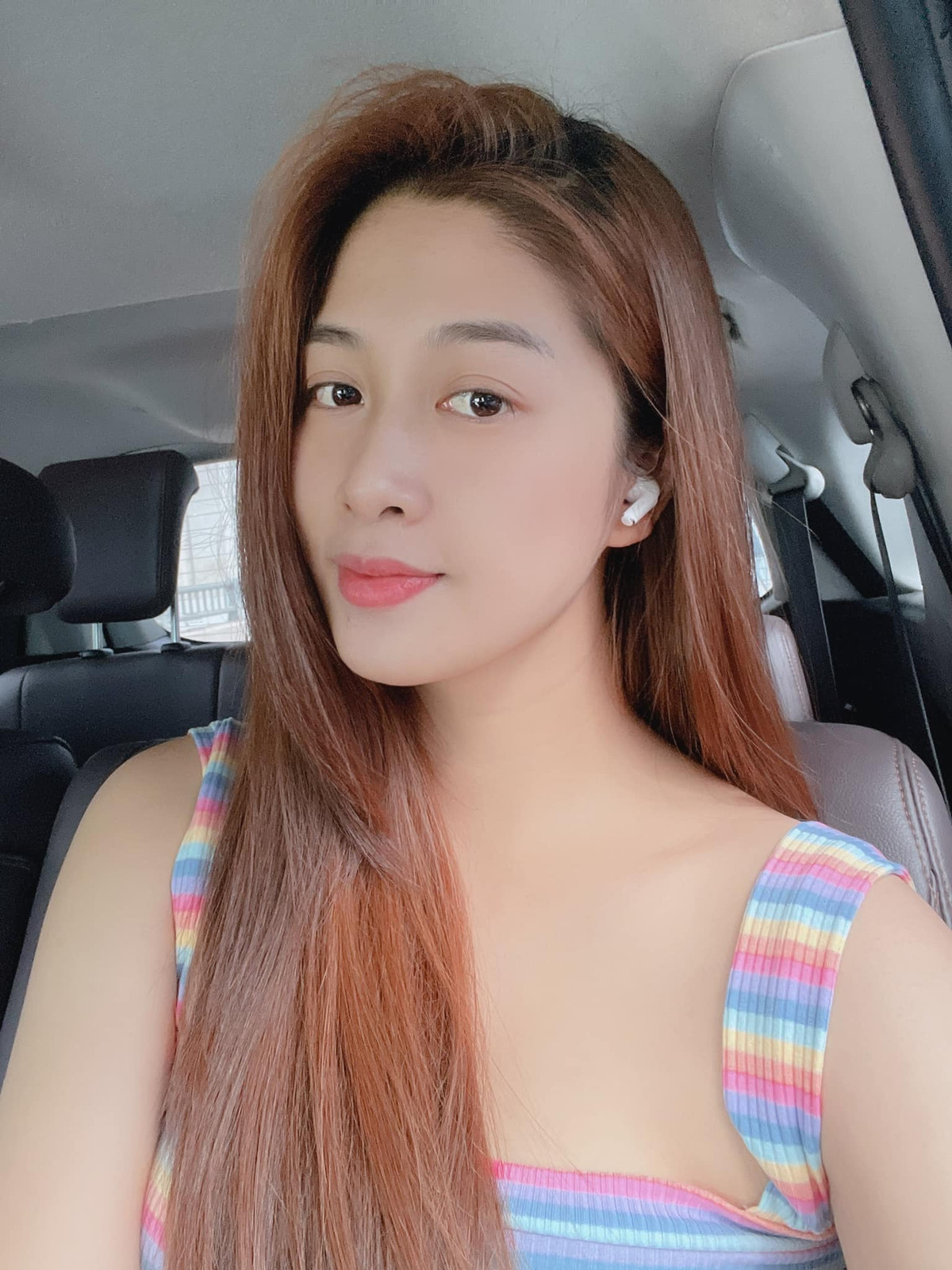 Trên trang cá nhân, Đặng Vân Ly được nhiều cư dân mạng khen vóc dáng đẹp, làn da khỏe khoắn.