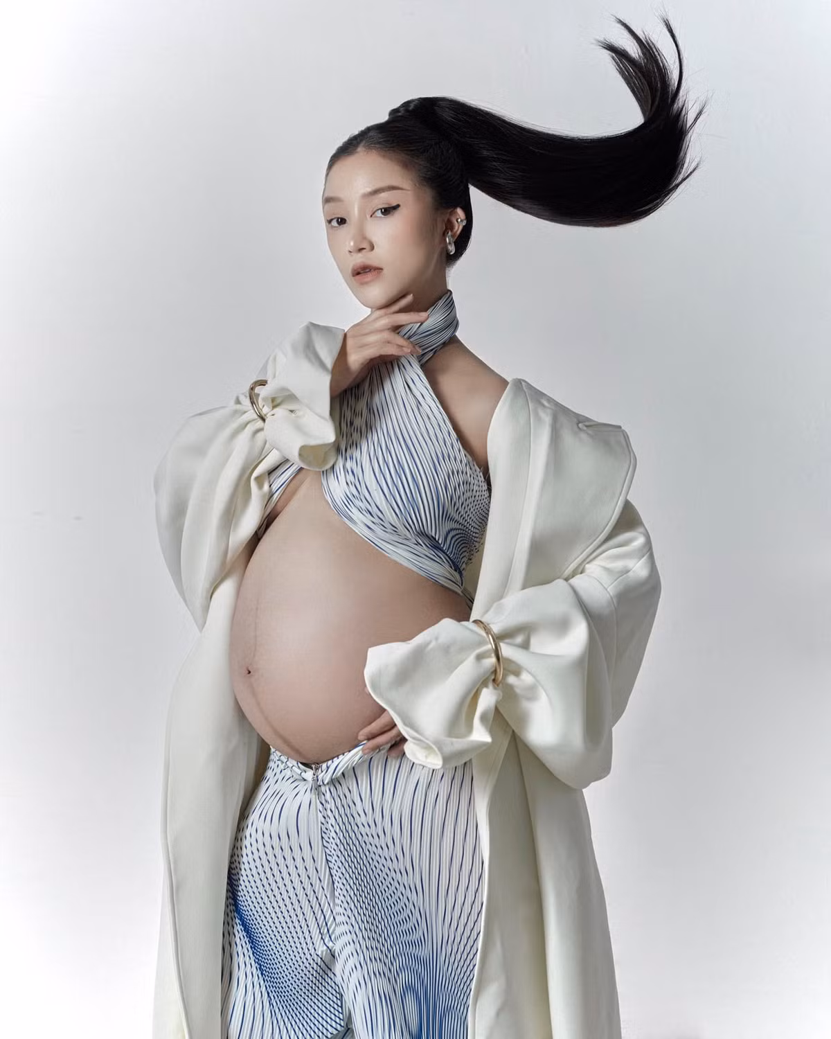 Fashionisa Salim cho biết cô ở trong giai đoạn đẹp nhất của bà bầu nên muốn thực hiện nhiều bộ ảnh để ghi lại khoảnh khắc ý nghĩa.