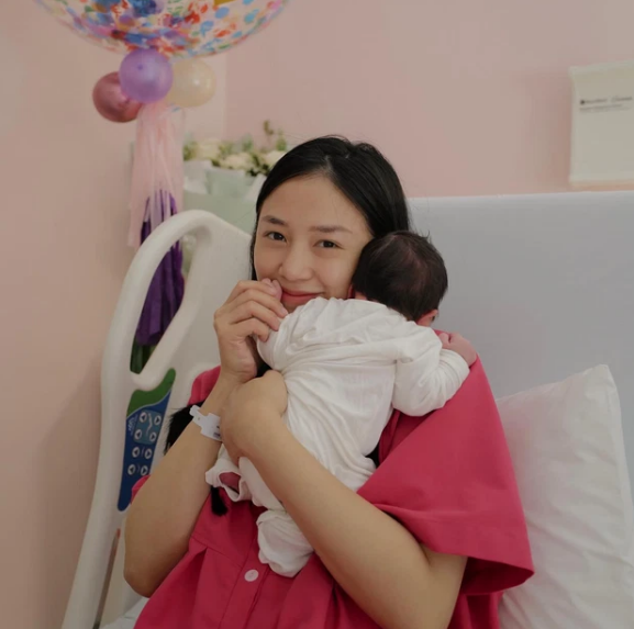 Salim cho biết con gái chào đời vào ngày bánh trôi bánh chay - Tết Hàn thực, tức là 3/4 vừa qua. Được biết con gái của Salim và Hải Long có tên là Hải Đường còn nickname ở nhà là Pamela.