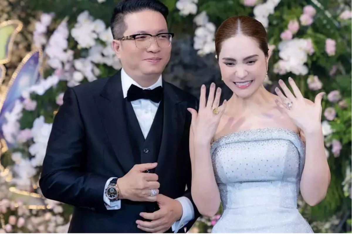 Đính kèm danh sách món ăn, ông xã Đoàn Di Băng hóm hỉnh: "Mai khách đi sinh nhật anh cho ăn cũng ít. Ăn không hết món anh xô xuống hồ bơi".