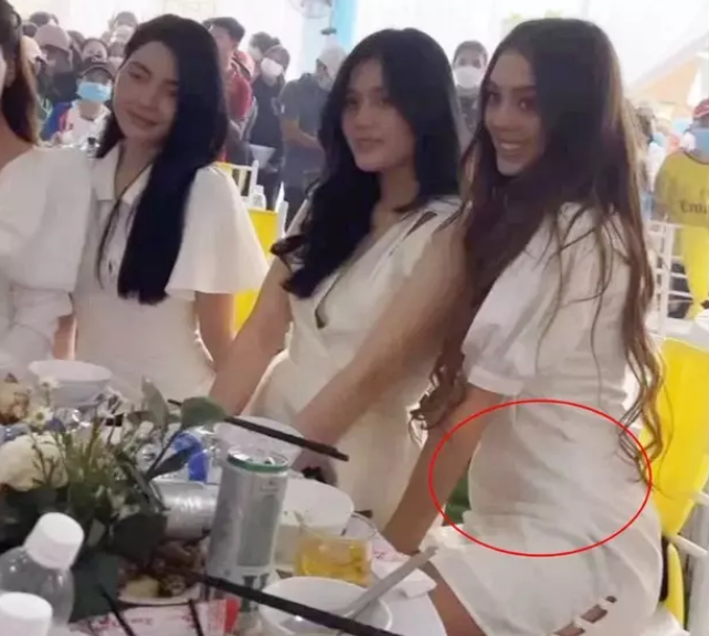 Khoảnh khắc ghi lại, bạn gái Bùi Tiến Dũng đang check-in cùng một số nàng WAGs chung mâm. Nhưng gây chú ý hơn cả là vòng hai phình to lạ thường của Dianka Zakhidova.