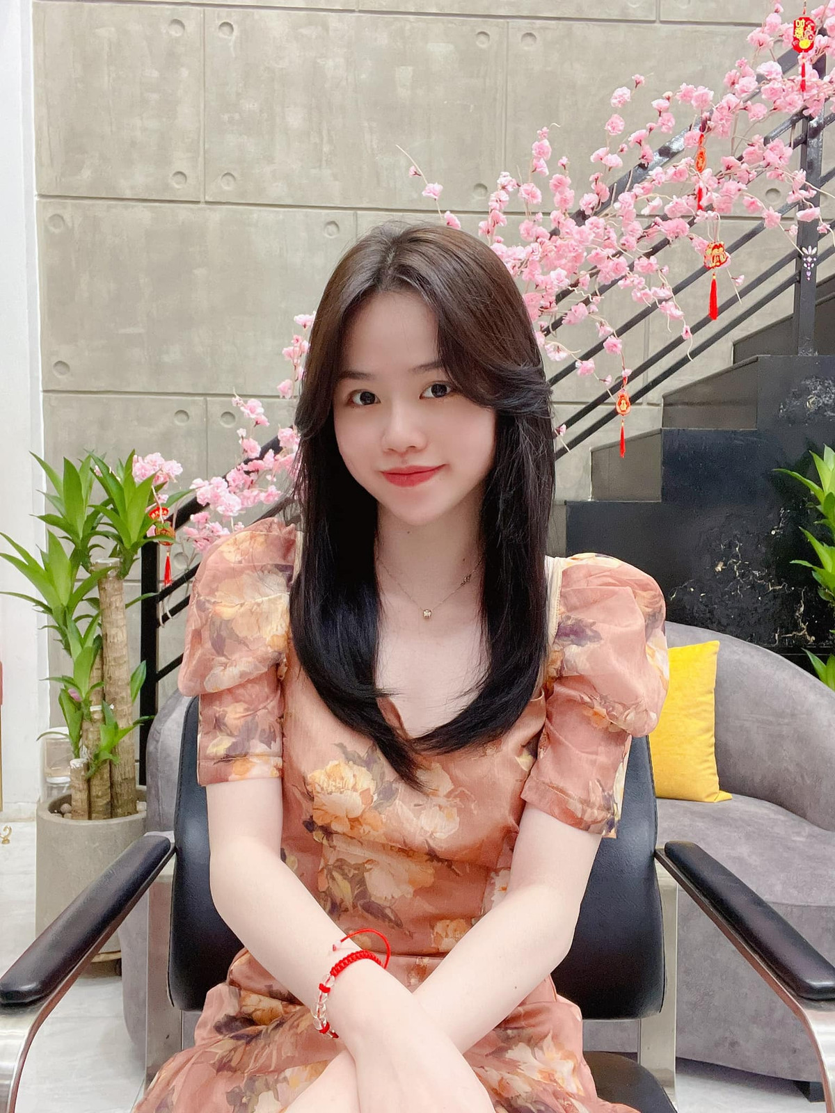 Từ một cô nàng có phong cách ngây thơ, Huỳnh Anh giờ đây sắc sảo, cuốn hút khi xuất hiện trong những bộ trang phục gợi cảm.