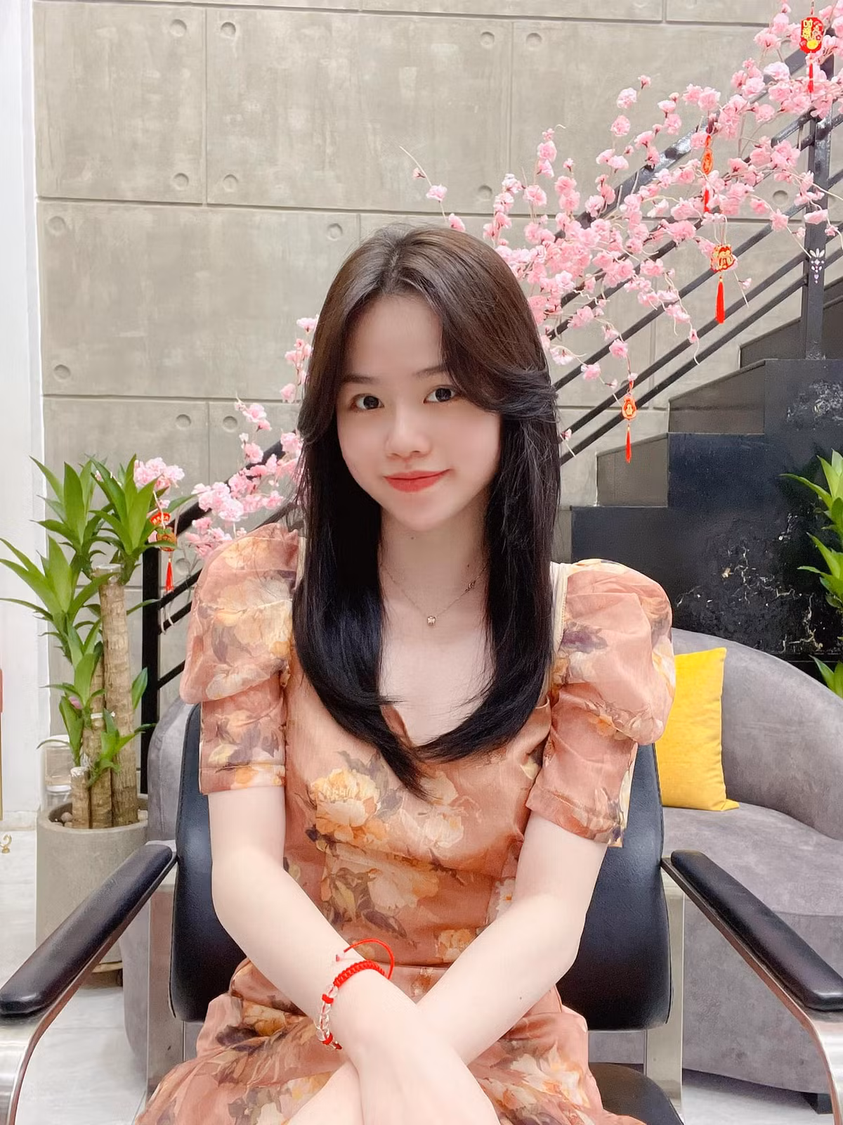 Từ một cô nàng có phong cách ngây thơ, Huỳnh Anh giờ đây sắc sảo, cuốn hút khi xuất hiện trong những bộ trang phục gợi cảm.